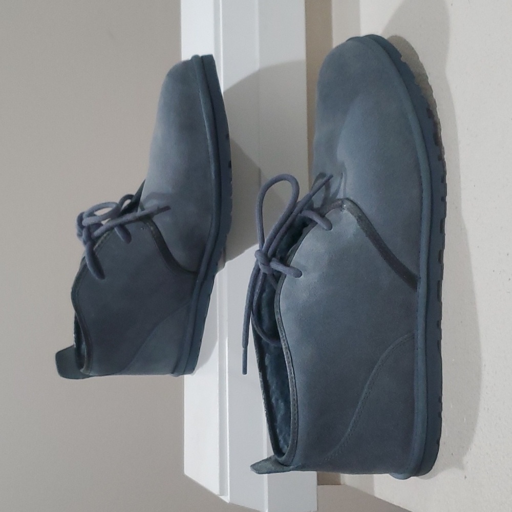 UGG Lace up boots Like new M11 - Picture 2 of 7